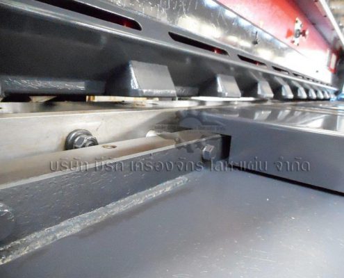 เครื่องตัด ราคาถูก Amada รุ่น DCT-2545 ปี 1990 ออโต้แบคเกจ ตัดหนา4.5 มม. ยาว 2.4 เมตร (9)