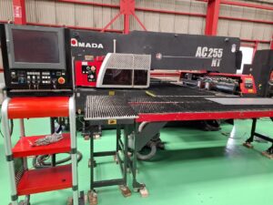 เครื่องพั้นชิ่ง Amada มือ2 รุ่น AC 255 NT ปี 2006 คอนโทรล Amada